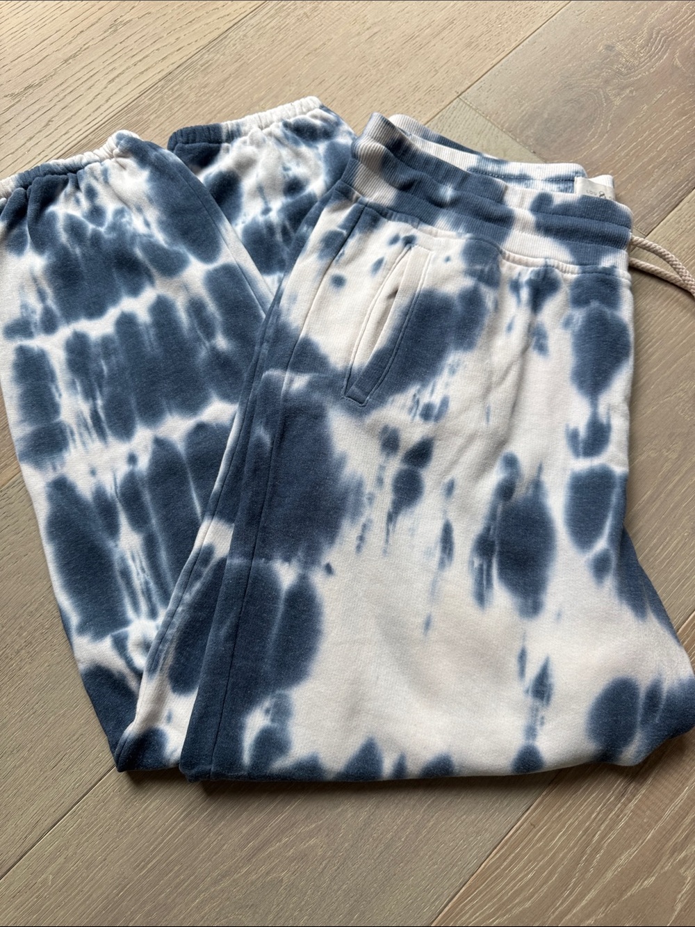 Lou & Grey Blue and White Tie-Dye Jogger Sweats